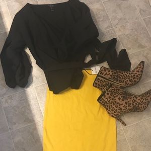 😎🥰3 for 20! NWT Dark yellow pencil skirt